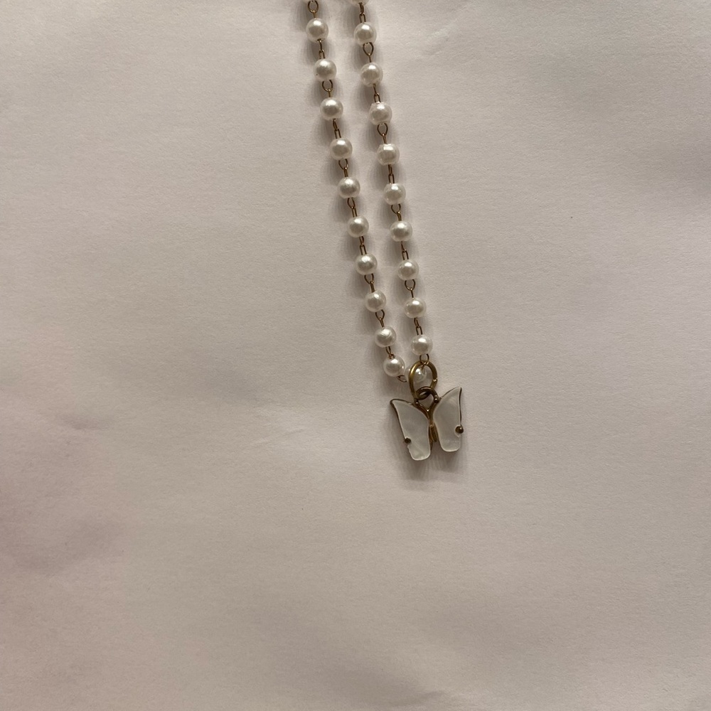 Elegant Faux Pearl Butterfly Necklace